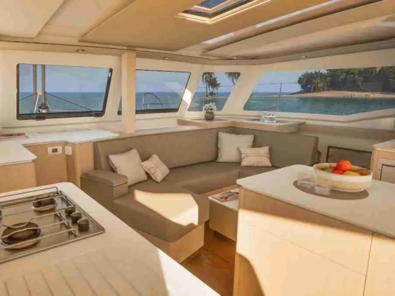 Pronajmout si Fountaine Pajot New 41 v Rodi Garganico