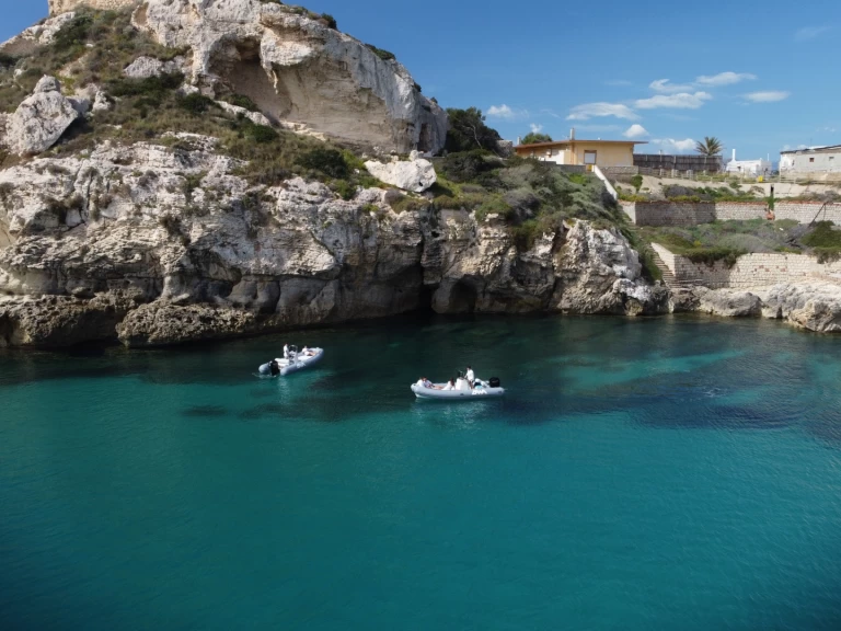 Pronájem lodi Cagliari lákavé ceny Bwa 550