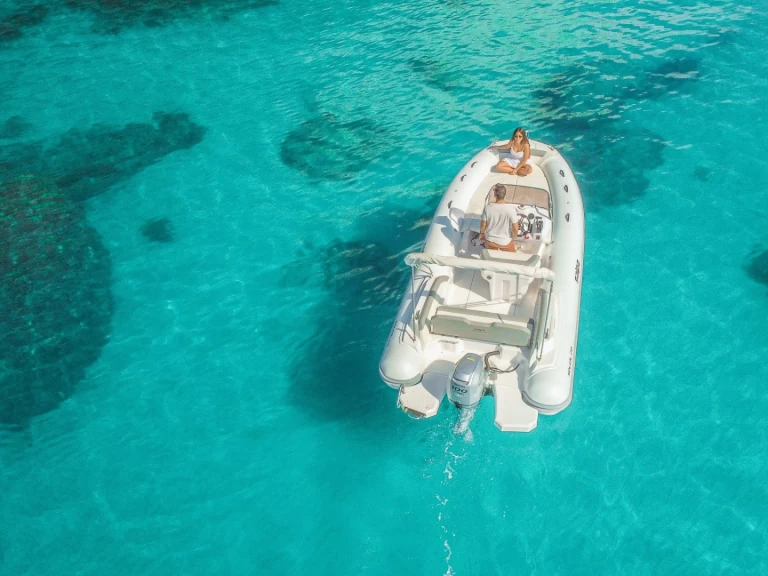 Pronájem Polotuhá loď Salpa s licencí