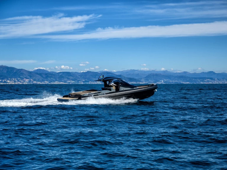 Pronájem Motorová loď Sacs s licencí