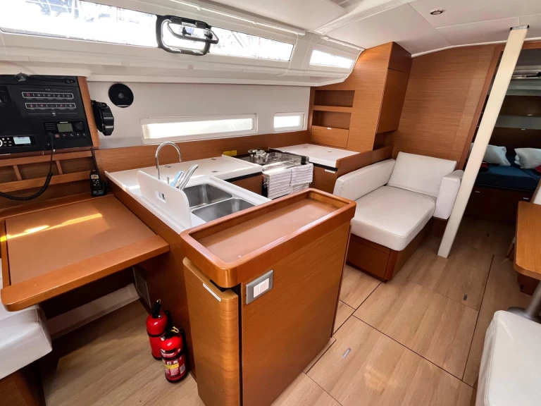 Jeanneau Sun Odyssey 410 jednotlivci a charterové společnosti v Las Galletas