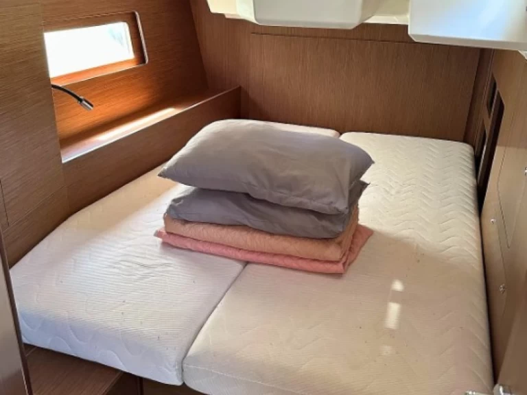 Plachetnice k pronájmu v Alimos za nejlepší cenu