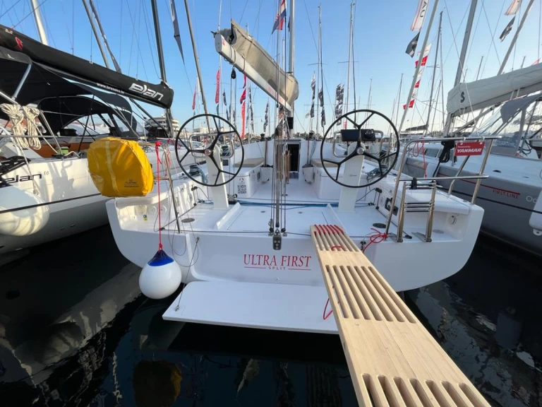 Pronajmout si Bénéteau First 36 v Split