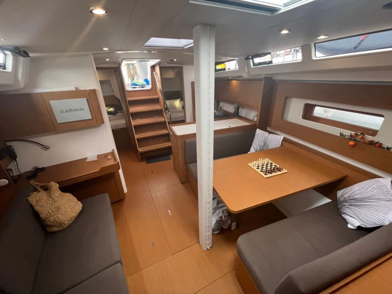 Pronájem lodi Split lákavé ceny First 44