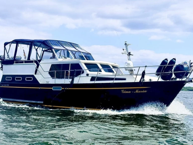 Pronájem Říční loď Motoryacht s licencí