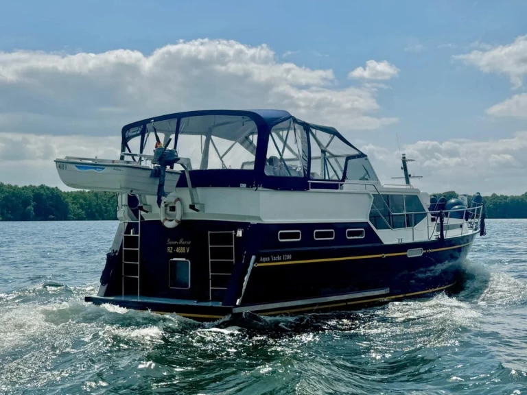 Motoryacht Aqua Yacht 1200 jednotlivci a charterové společnosti v Waren (Müritz)