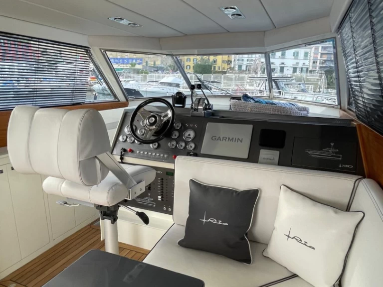 Pronajmout Motorová loď se skipperem či ne Rio v Porto di Mergellina