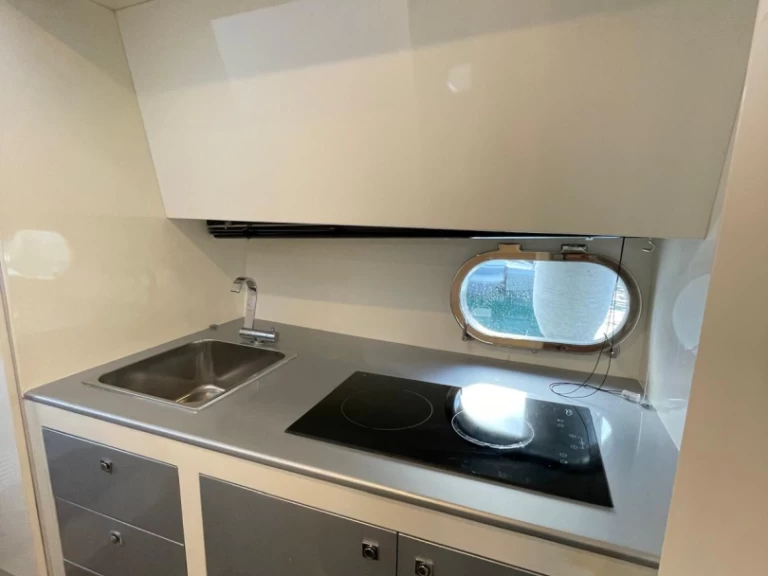 Pronájem Motorová loď Rio s licencí