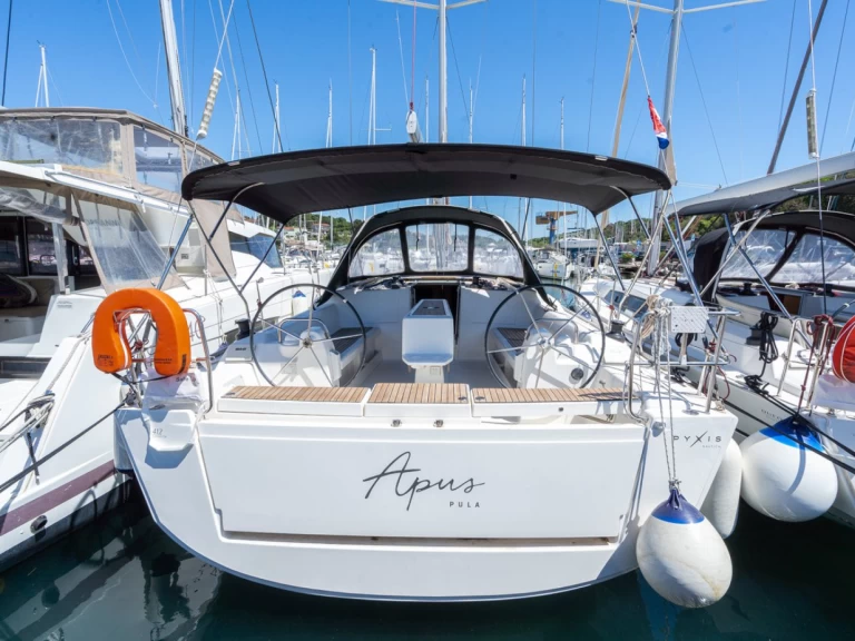 Pronajmout si Dufour Dufour 412 Grand Large v Pula
