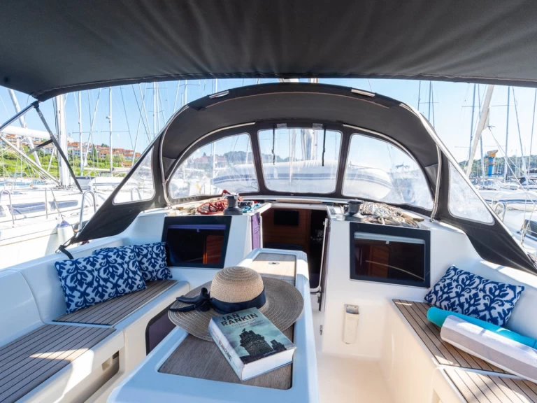 Pronajmout si Dufour Dufour 460 Grand Large v Pula