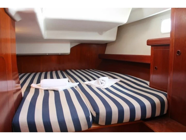 Pronajmout Plachetnice se skipperem či ne Bénéteau v Nikiána