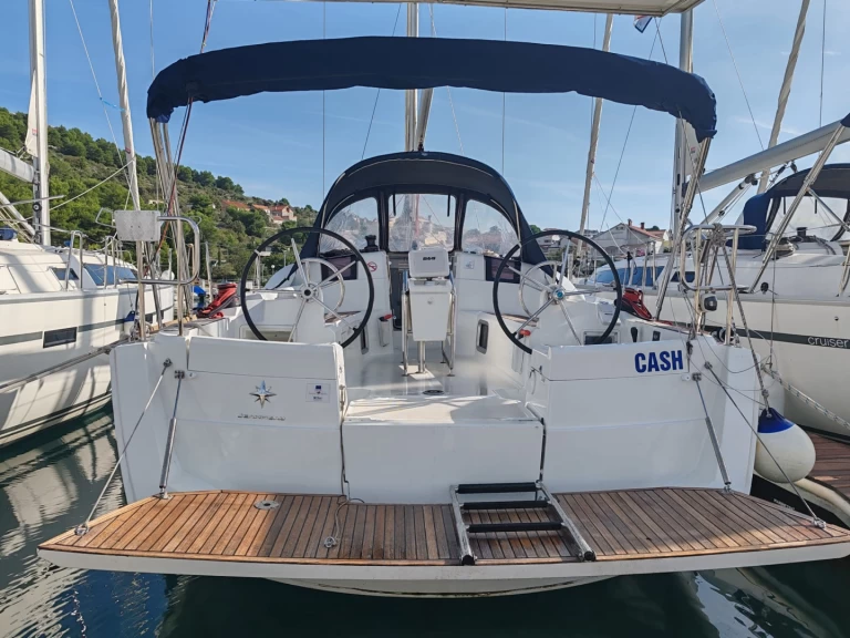 Pronájem jachty v Drage -Jeanneau Sun Odyssey 389 na Samboatu