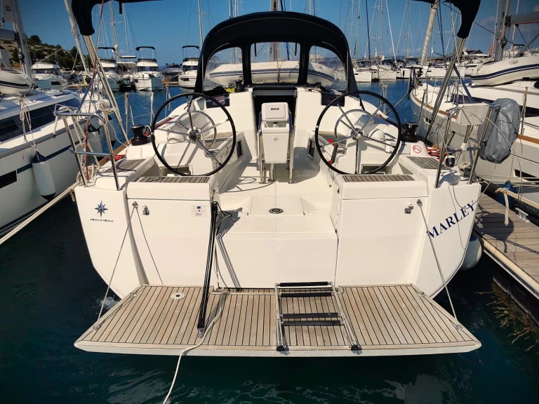 Jeanneau Sun Odyssey 419 jednotlivci a charterové společnosti v Drage