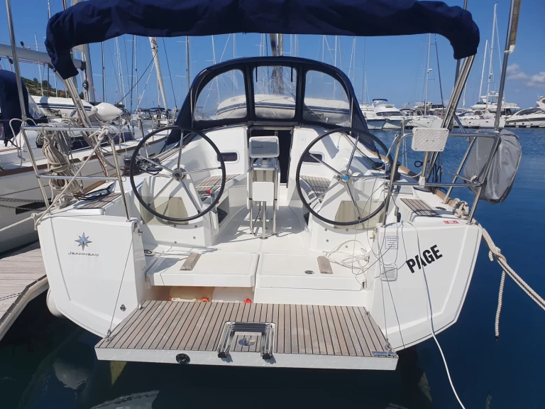 Jeanneau Sun Odyssey 349 jednotlivci a charterové společnosti v Drage