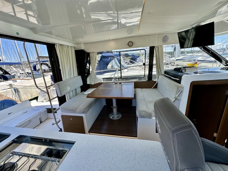 Pronajmout si Jeanneau Merry Fisher 1095 Fly v Drage