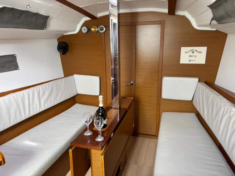 Pronájem Plachetnice Jeanneau s licencí