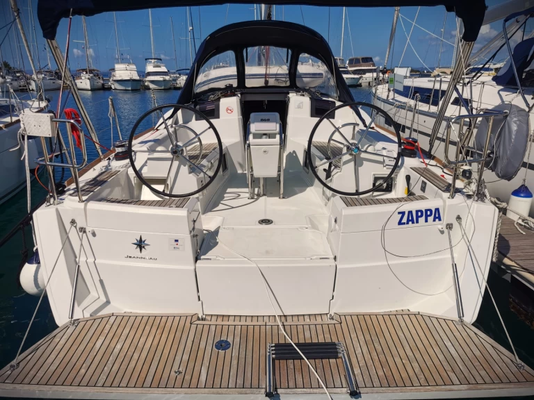 Pronájem jachty v Drage -Jeanneau Sun Odyssey 389 na Samboatu