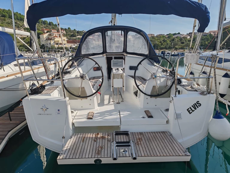 Jeanneau Sun Odyssey 349 jednotlivci a charterové společnosti v Drage