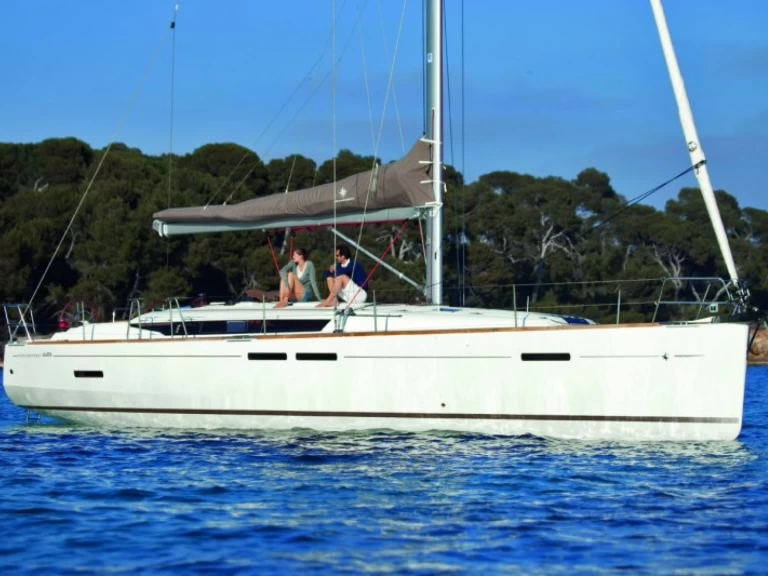 Pronajmout si Jeanneau Sun Odyssey 449 v Punat
