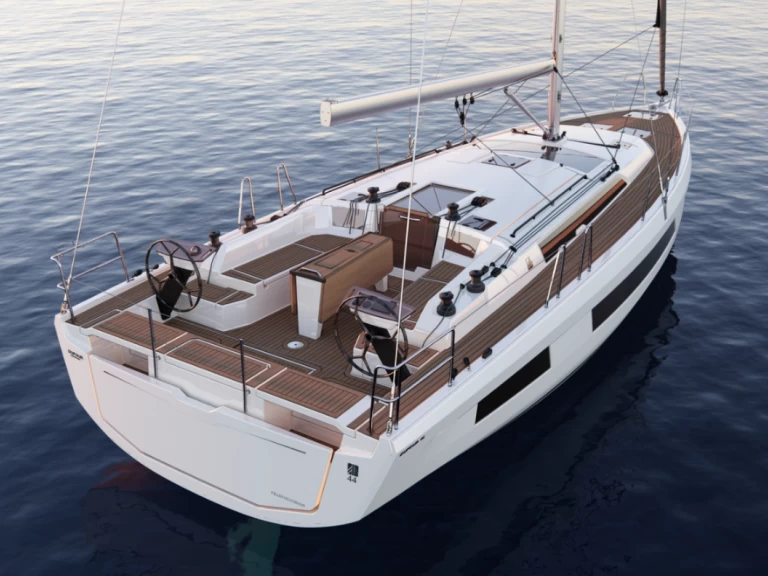 Plachetnice k pronájmu v Alimos za nejlepší cenu