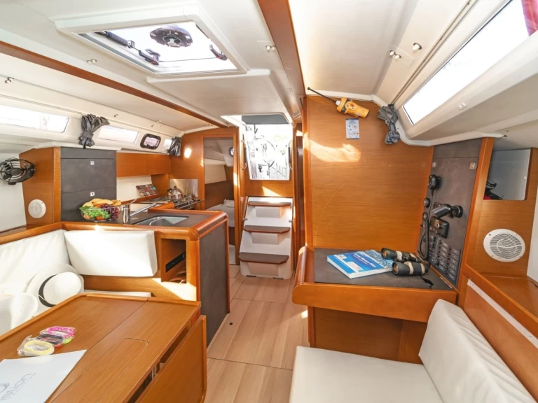 Pronájem Plachetnice Jeanneau s licencí