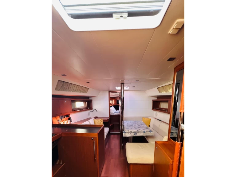 Bénéteau Oceanis 41 jednotlivci a charterové společnosti v La Spezia