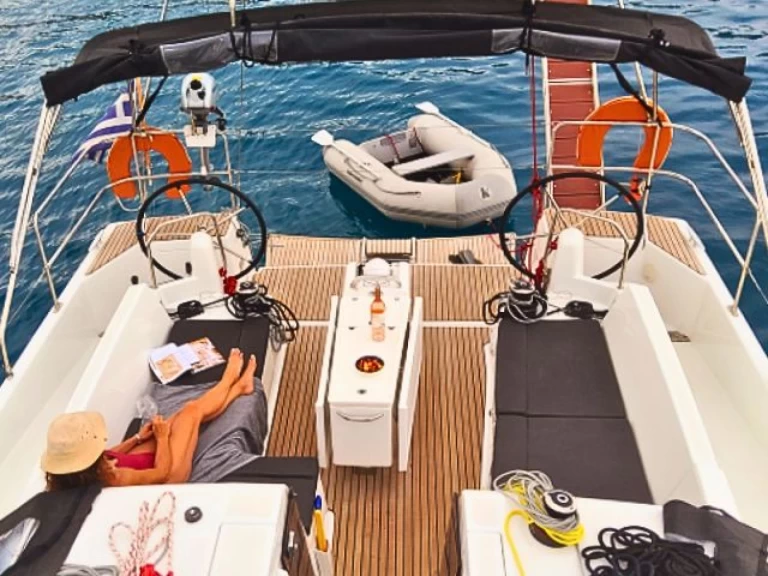 Pronajmout si Jeanneau Sun Odyssey 440 v Rhodos