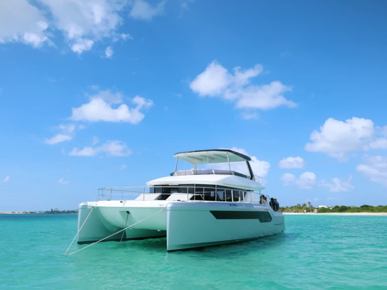 Motorová loď k pronájmu v Marigot za nejlepší cenu