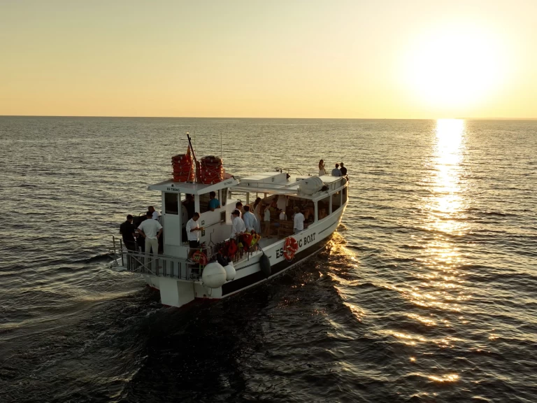 ASTILLEROS Y VARADEROS DE TARRAGONA Modelo 1 jednotlivci a charterové společnosti v Colònia de Sant Jordi