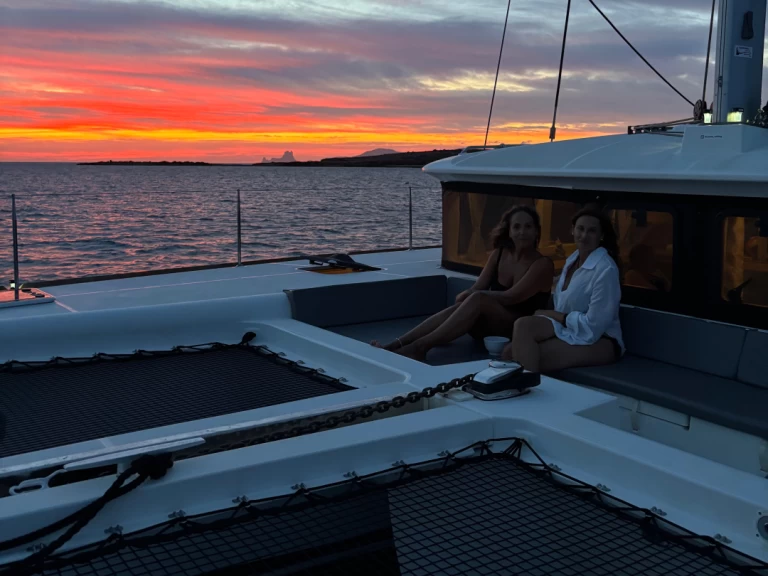 Pronajmout Katamarán se skipperem či ne Lagoon v Marina Ibiza