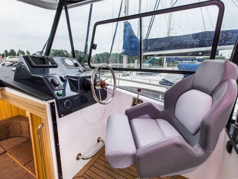 Pronájem jachty v Ogonki -Stillo Stillo 30 na Samboatu