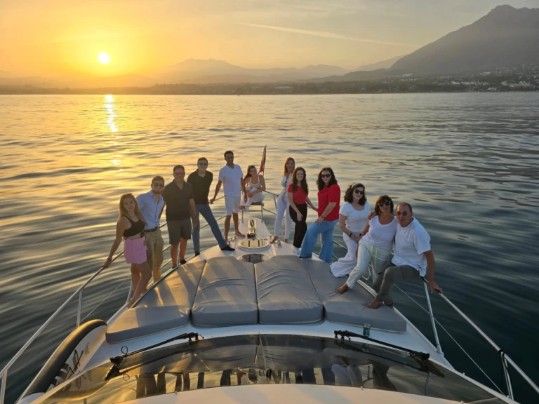 Pronájem lodi Marbella lákavé ceny Majestic 46 Fly