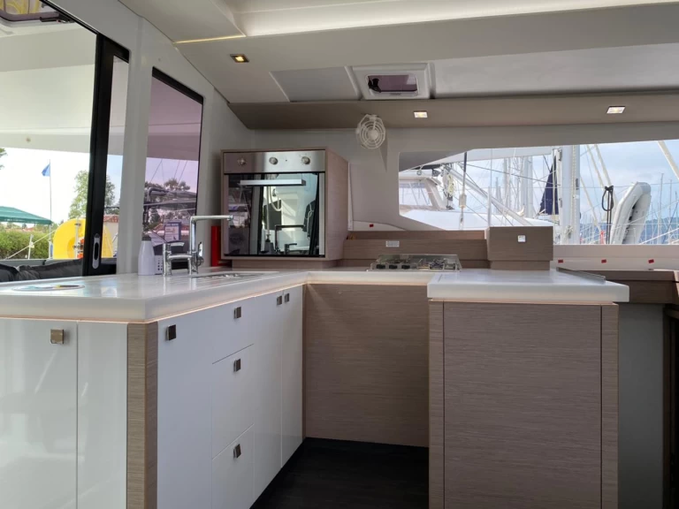 Pronájem lodi Fountaine Pajot Astrea 42 v Níkiti na Samboatu