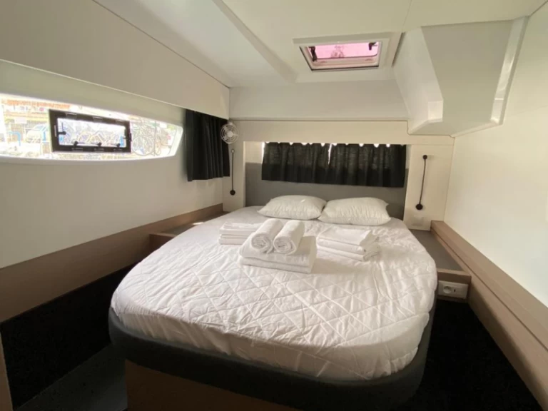 Pronájem Katamarán Fountaine Pajot s licencí