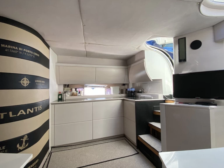 Pronájem Motorová loď Azimut s licencí