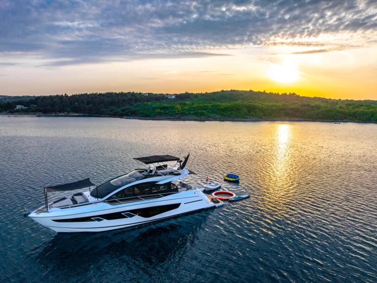 Pronájem lodi Split lákavé ceny Sunseeker 65