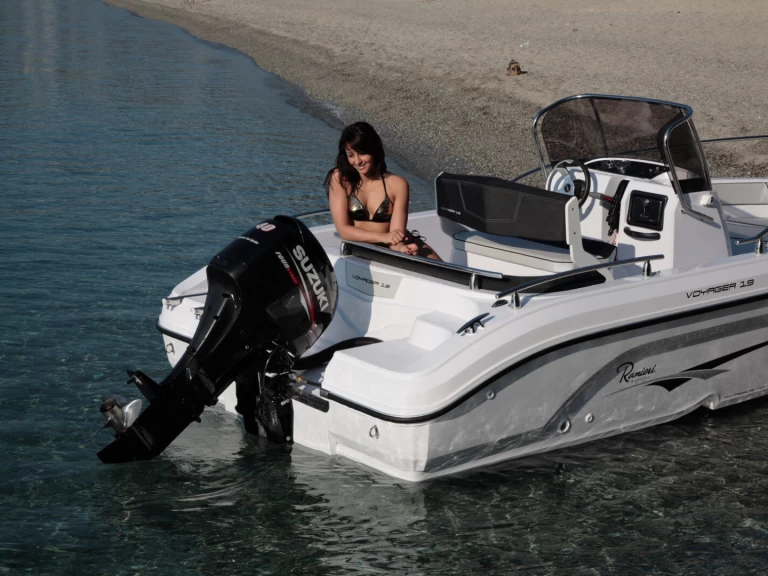 Pronajmout si Ranieri Voyager 19 S v Preko