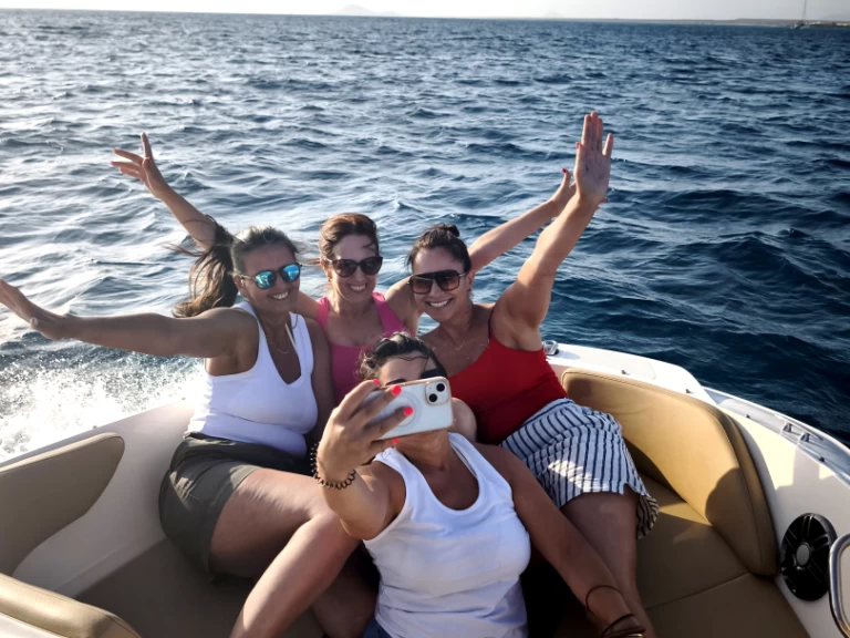 Pronajmout si Sea Ray SPX 210 v Sal Island