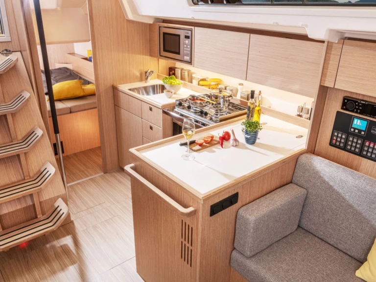 Pronájem lodi Bavaria Bavaria C38 v Francie na Samboatu