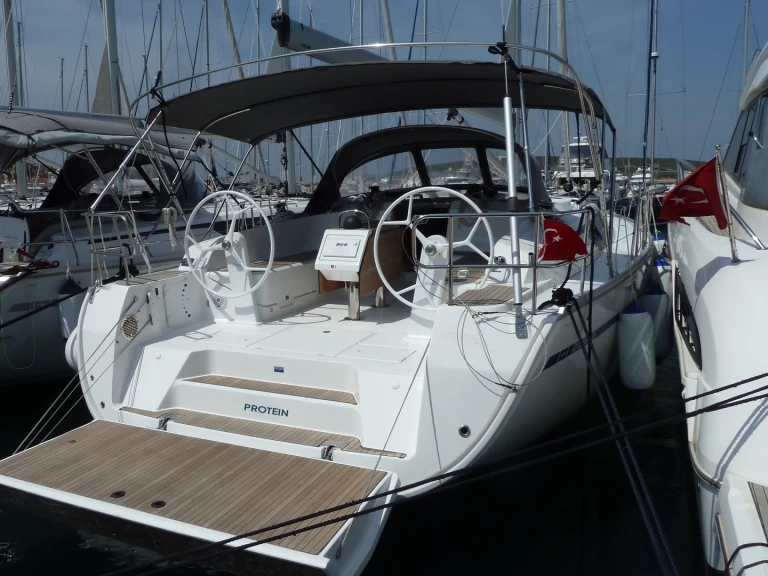 Pronajmout si Bavaria Cruiser 46 v Marmaris