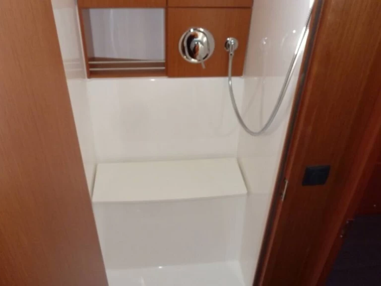 Pronajmout si Bavaria Cruiser 46 v Marmaris