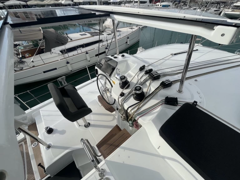 Pronájem lodi Lefkáda lákavé ceny Lagoon 43