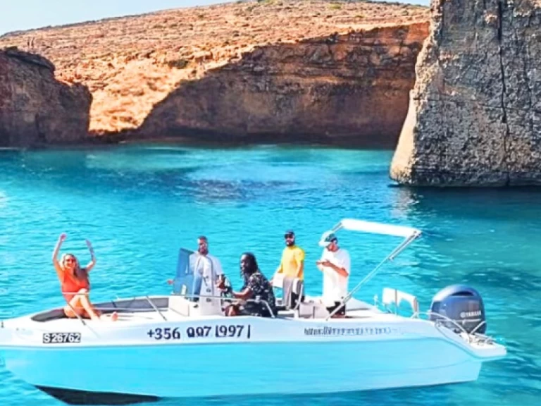 Pronajmout si Bluemax 23 Open Boat  v Comino