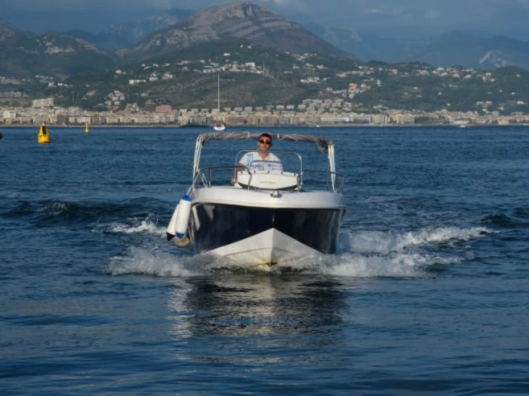 Orizzonti Syros 190 jednotlivci a charterové společnosti v Cetara