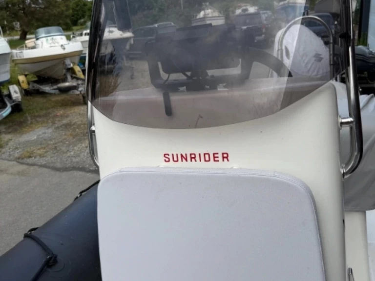 Bombard Sunrider 650 jednotlivci a charterové společnosti v Loctudy