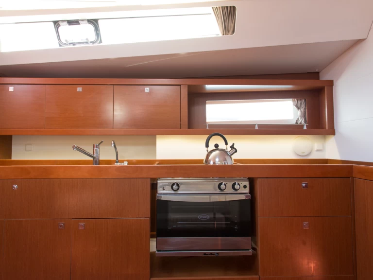 Bénéteau Oceanis 45 jednotlivci a charterové společnosti v Lefkáda