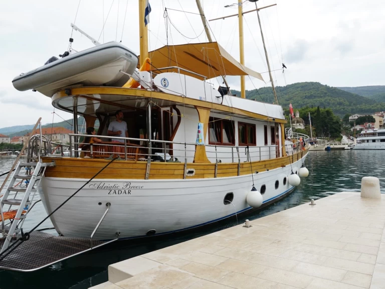 Custom Made Adriatic Breeze jednotlivci a charterové společnosti v Split