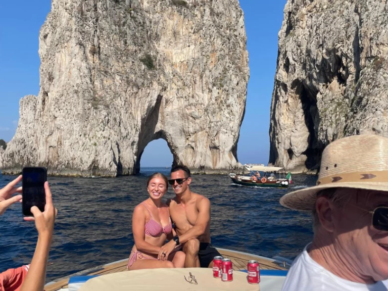 Pronájem lodi Capri lákavé ceny 38 sport