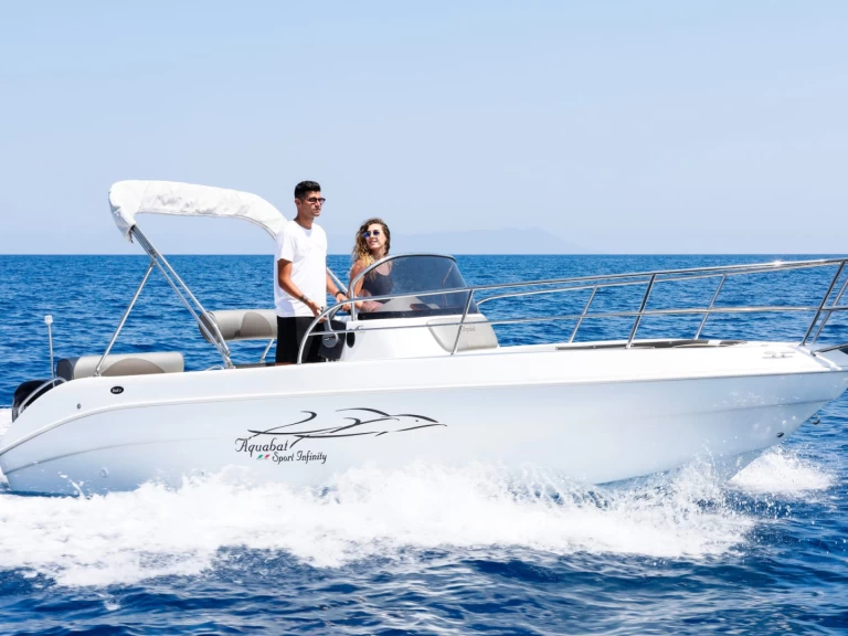 Pronájem Motorová loď Aquabat s licencí