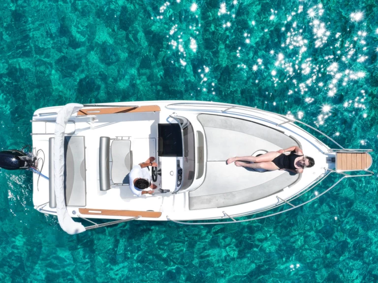 Motorová loď k pronájmu v Sant Antoni de Portmany za nejlepší cenu